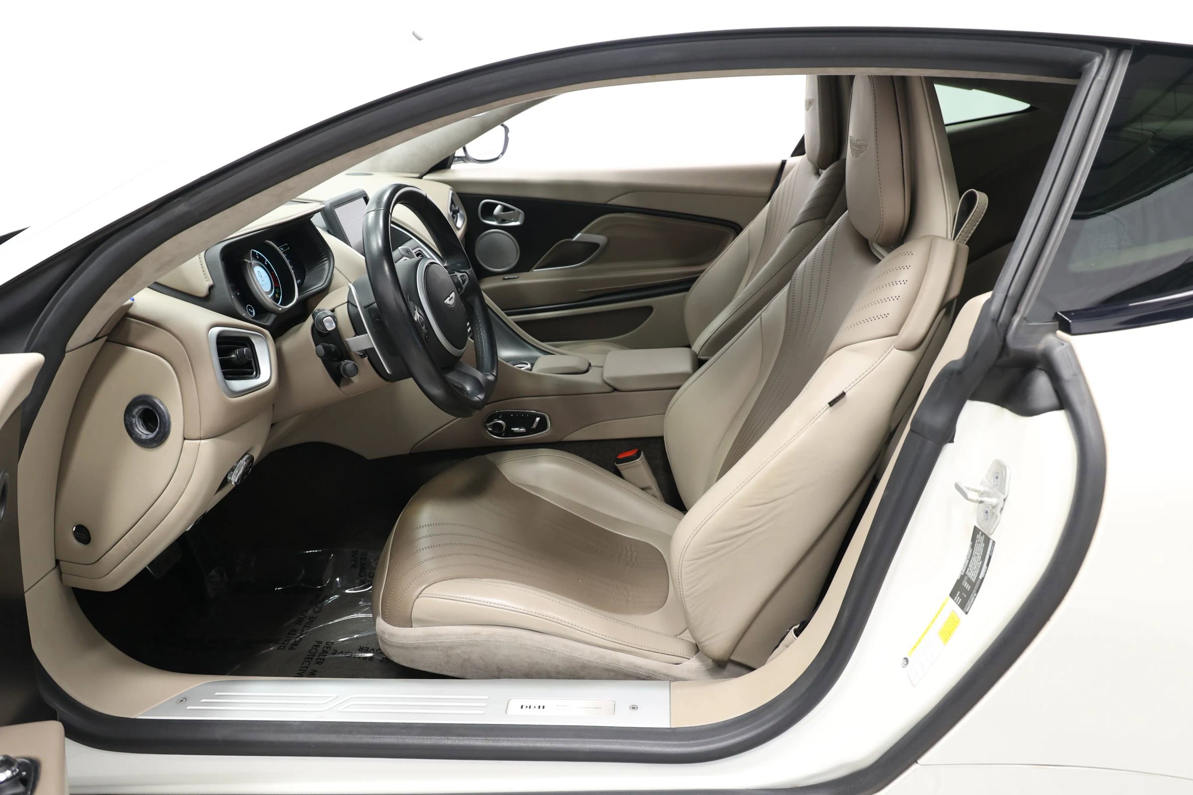 Used 2018 Aston Martin DB11 Coupe image 13