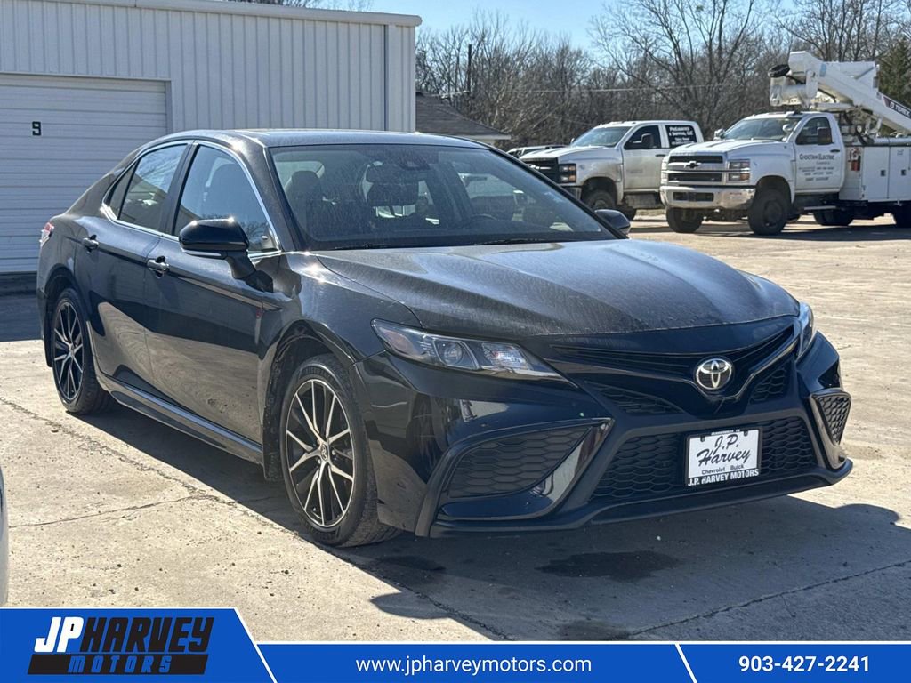 Used 2021 Toyota Camry SE w/ Cold Weather Package