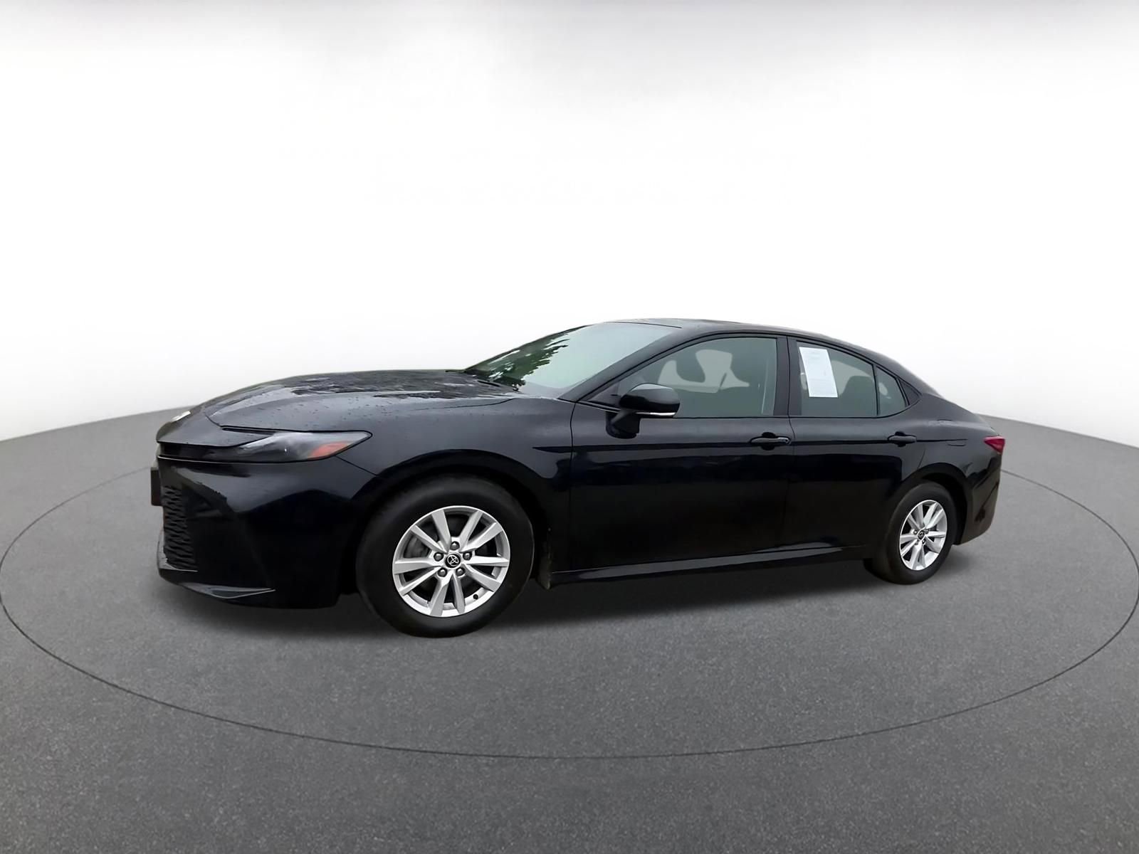Used 2025 Toyota Camry LE image 8