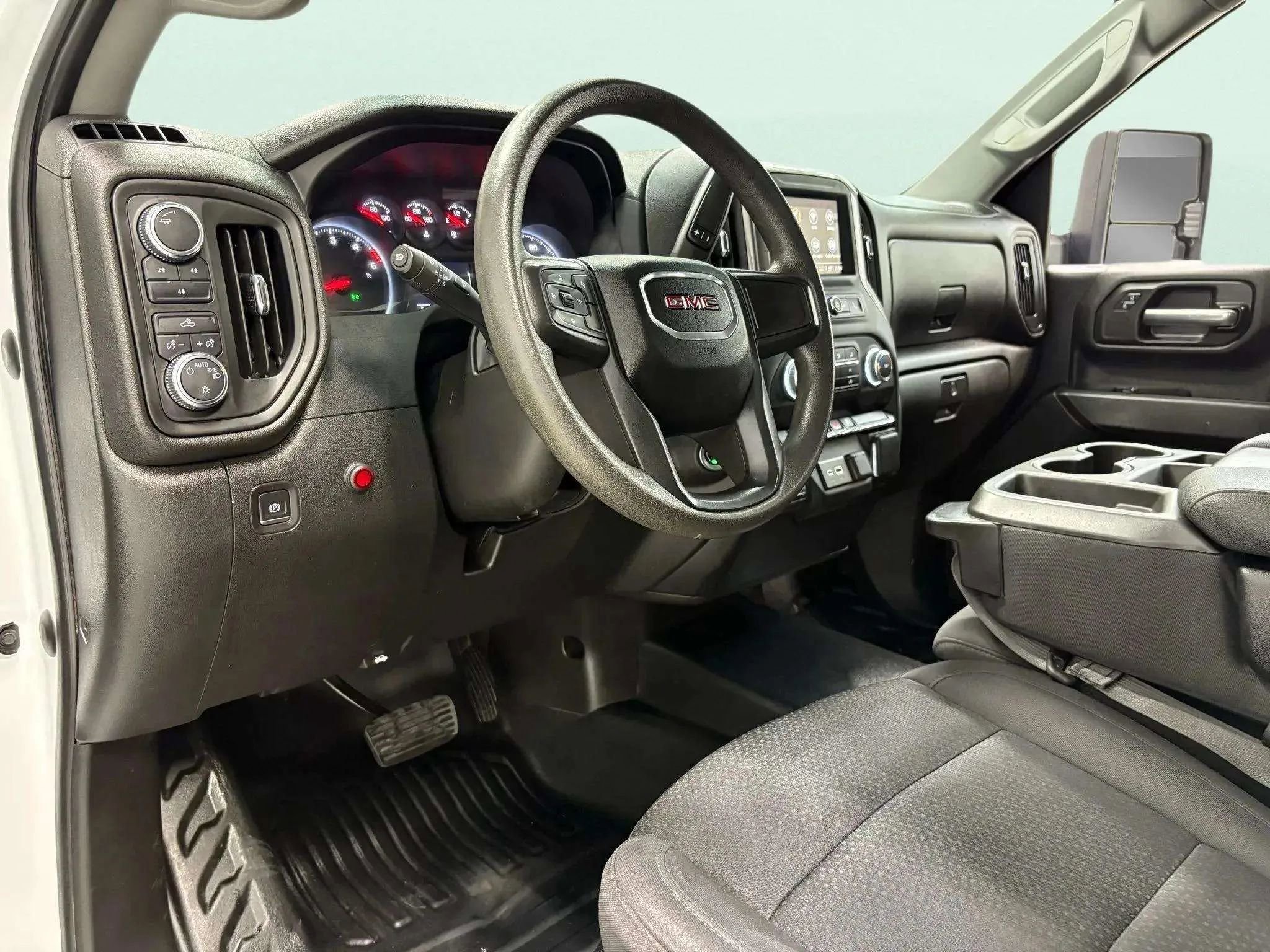 Used 2024 GMC Sierra 2500 Pro w/ Convenience Package image 12
