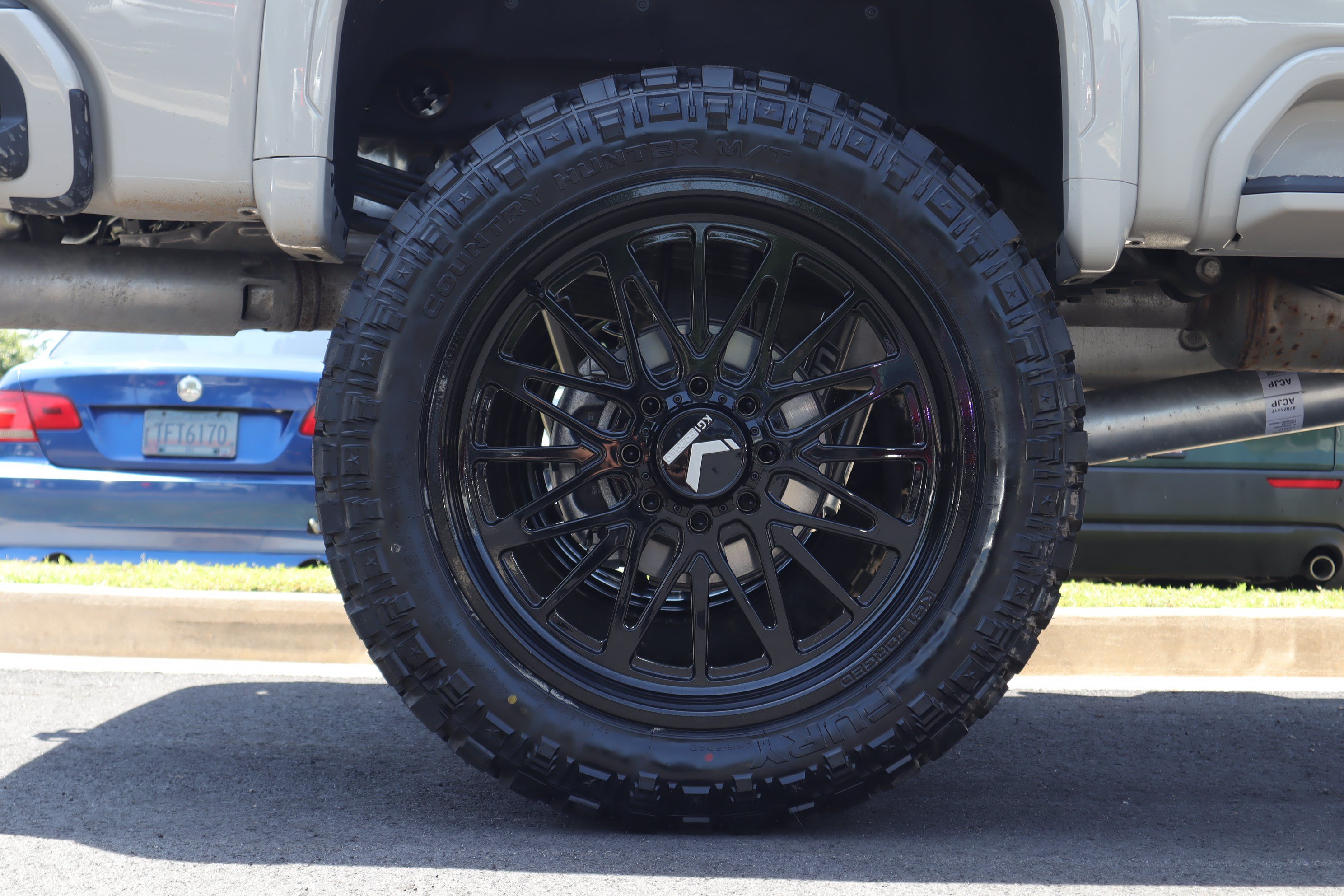 Used 2026 GMC Sierra 2500 AT4X w/ LPO, Black Badging Package AWD/4WD image 6