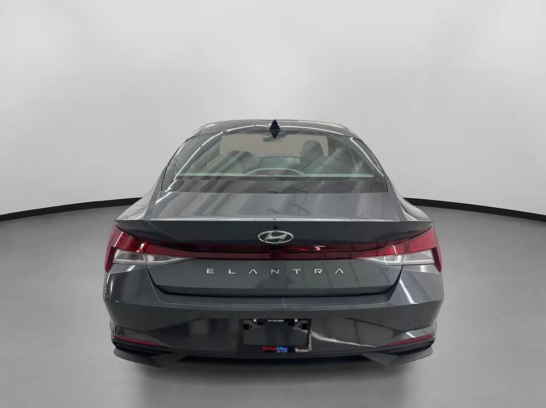 Used 2023 Hyundai Elantra SEL w/ Convenience Package FWD image 8