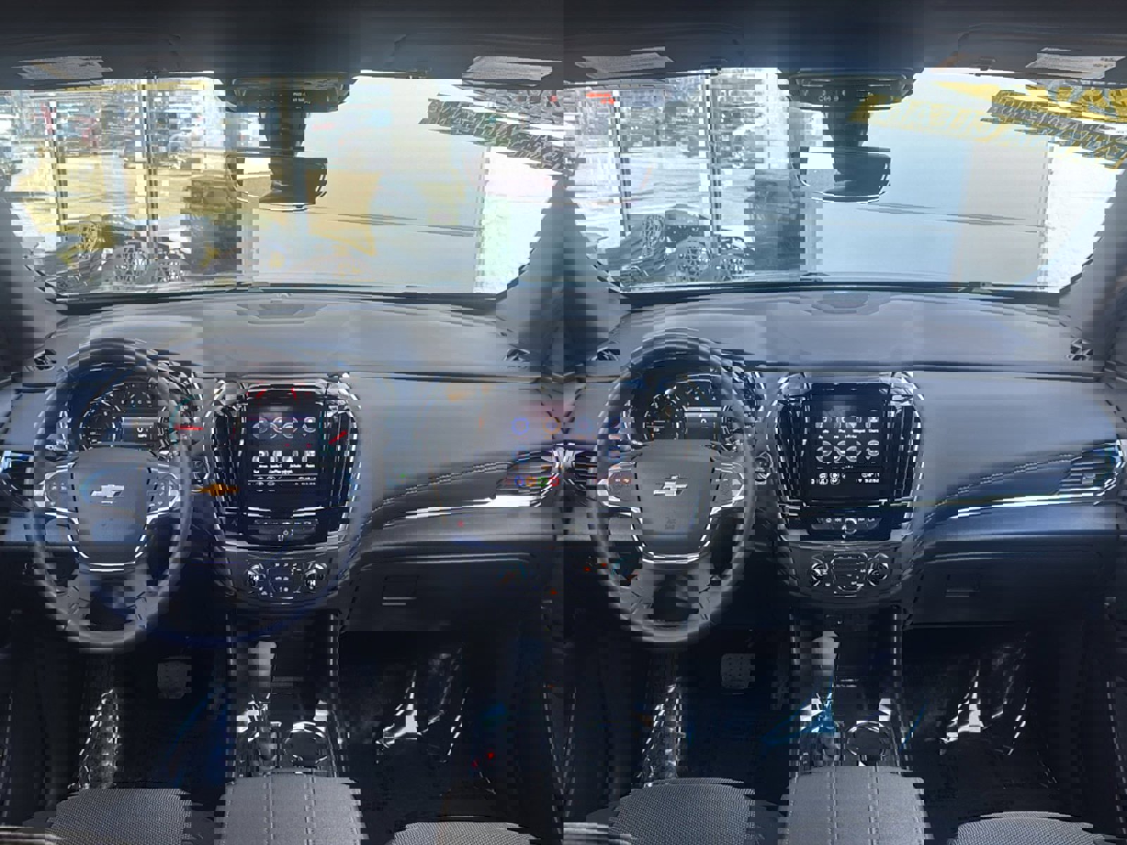 Used 2023 Chevrolet Traverse LT w/ Rear Camera Mirror Package image 27