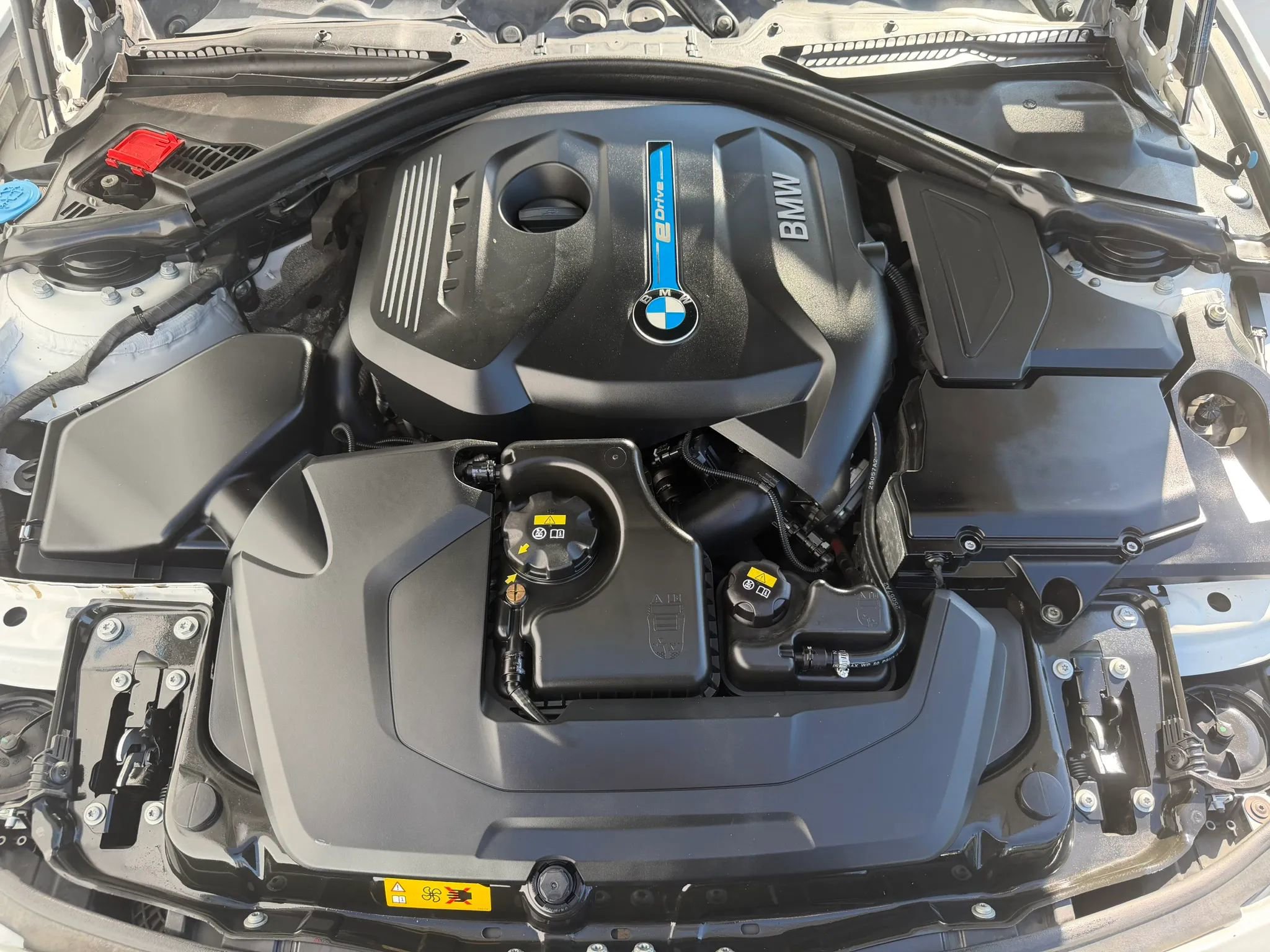 Used 2016 BMW 330e 330e Sedan 4D image 18