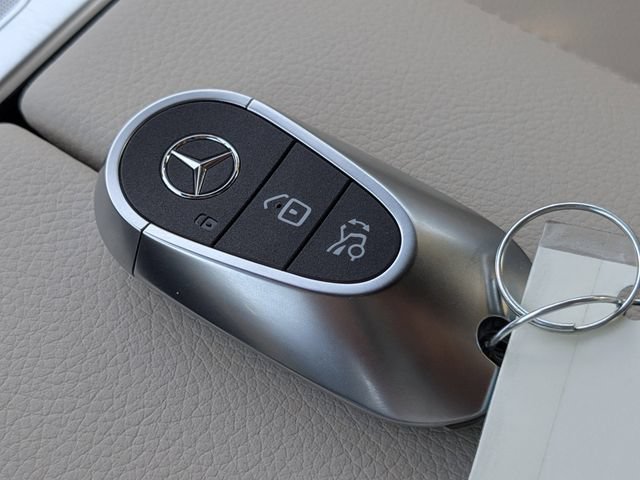 Used 2025 Mercedes-Benz C 300 4MATIC Sedan image 32