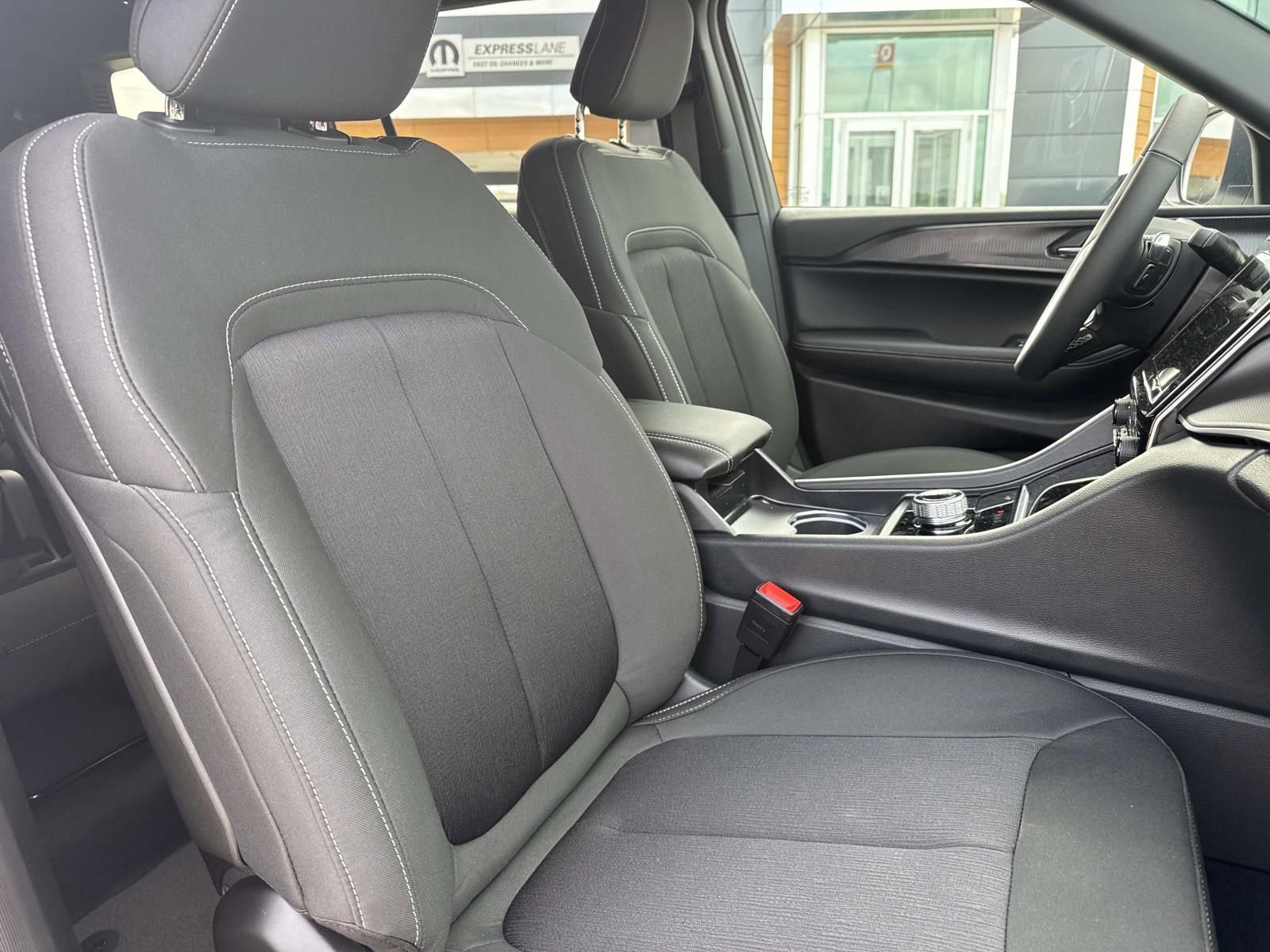 New 2026 Jeep Grand Cherokee L Laredo image 13