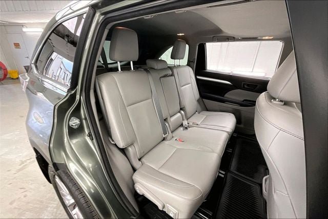 Used 2015 Toyota Highlander XLE AWD/4WD image 19
