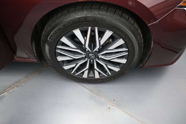 Used 2025 Nissan Altima 2.5 SV FWD image 23