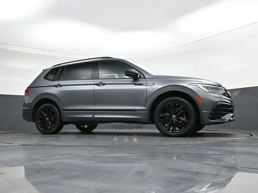 Used 2022 Volkswagen Tiguan SE R-Line image 33