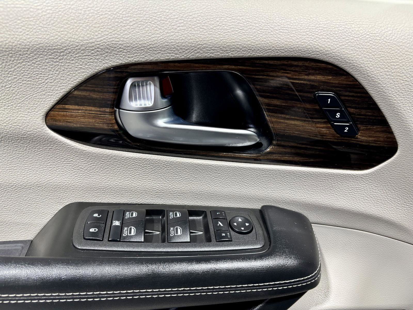 Used 2022 Chrysler Pacifica Limited image 20