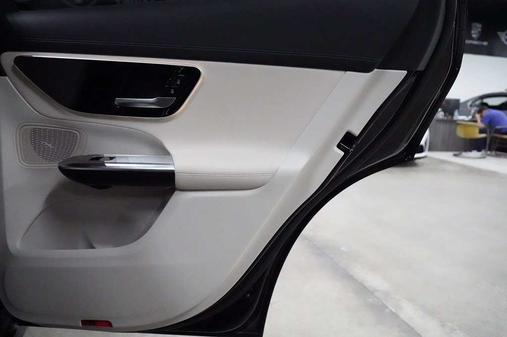 Used 2024 Mercedes-Benz GLC 300 4MATIC image 18