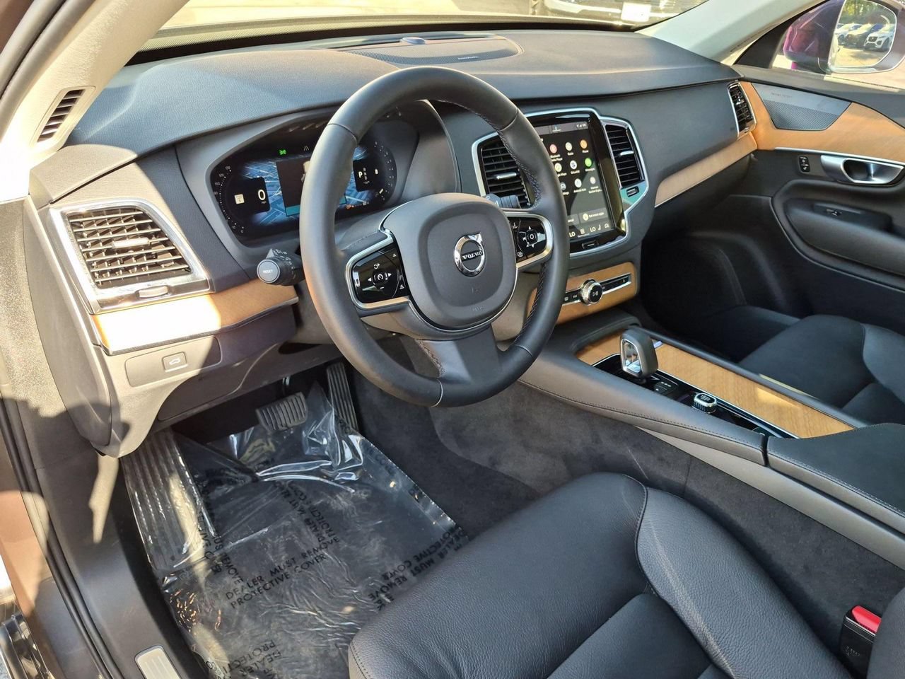 Certified 2024 Volvo XC90 B5 Plus w/ Protection Package Premier AWD/4WD image 12