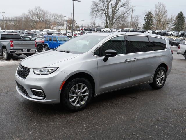 New 2026 Chrysler Pacifica Limited w/ Uconnect Theater Family Group AWD/4WD image 10