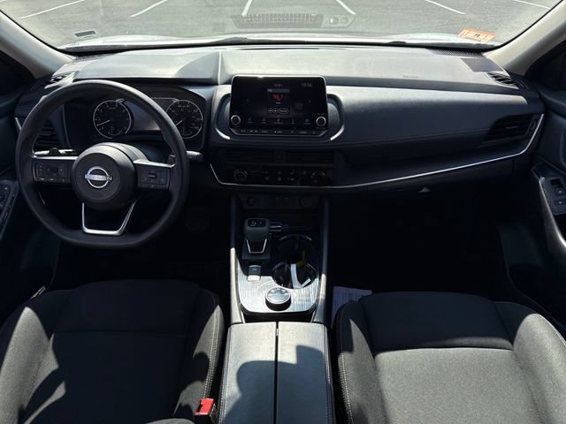 Used 2024 Nissan Rogue S AWD/4WD image 18