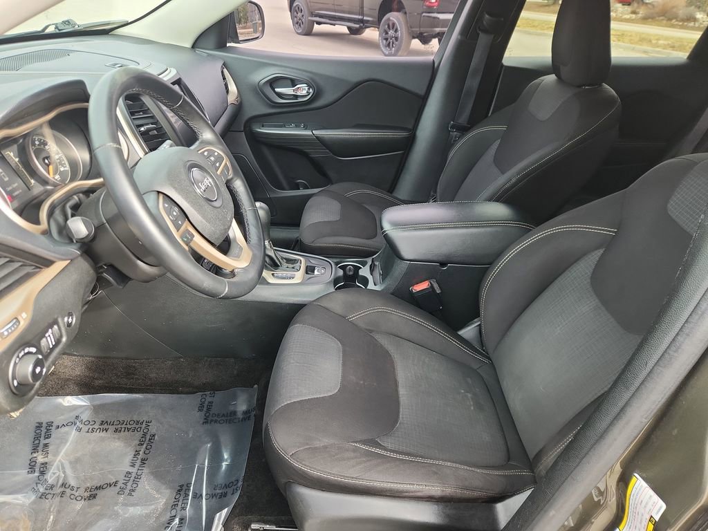 Used 2015 Jeep Cherokee Latitude w/ Comfort/Convenience Group AWD/4WD image 10