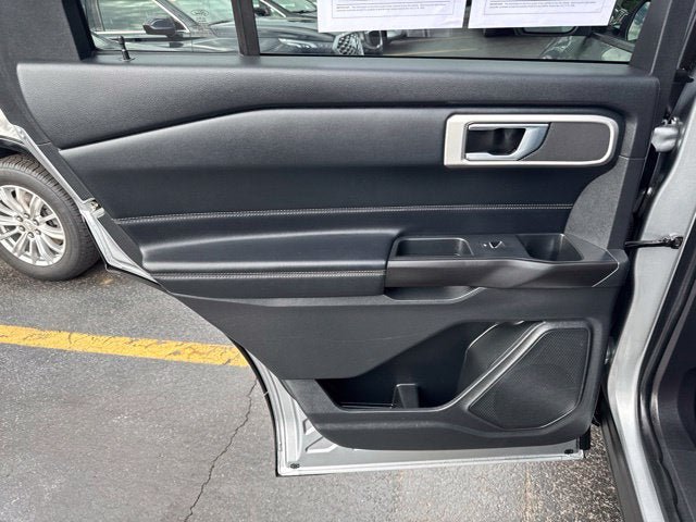 Used 2020 Ford Explorer XLT w/ Equipment Group 202A AWD/4WD image 18