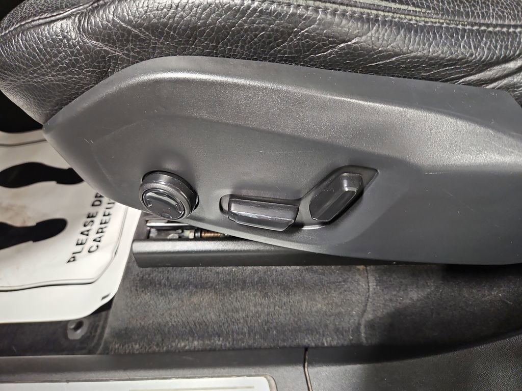 Used 2018 Volvo XC90 T6 Momentum w/ Convenience Package image 15