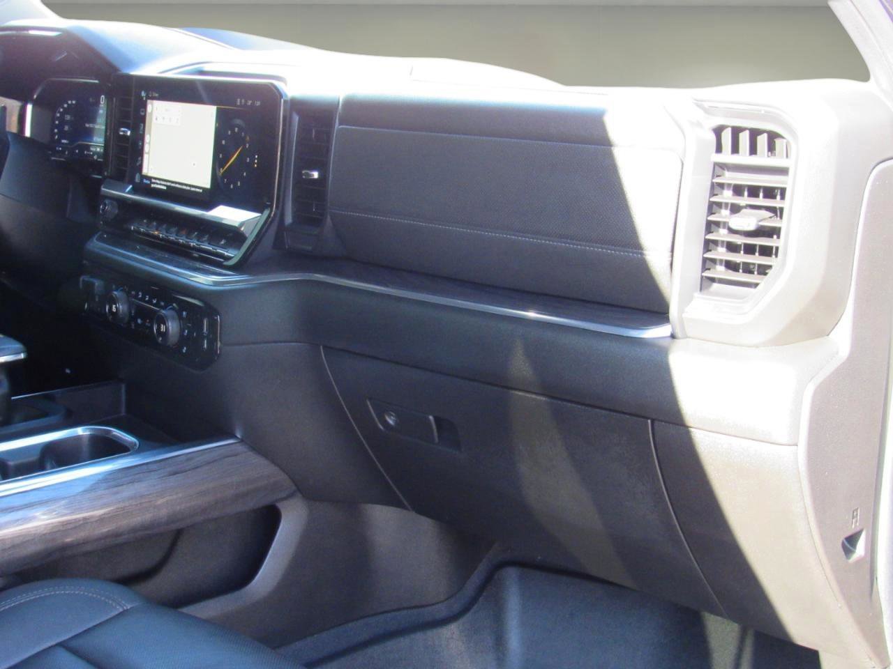 Used 2022 Chevrolet Silverado 1500 LTZ w/ LTZ Premium Package AWD/4WD image 40