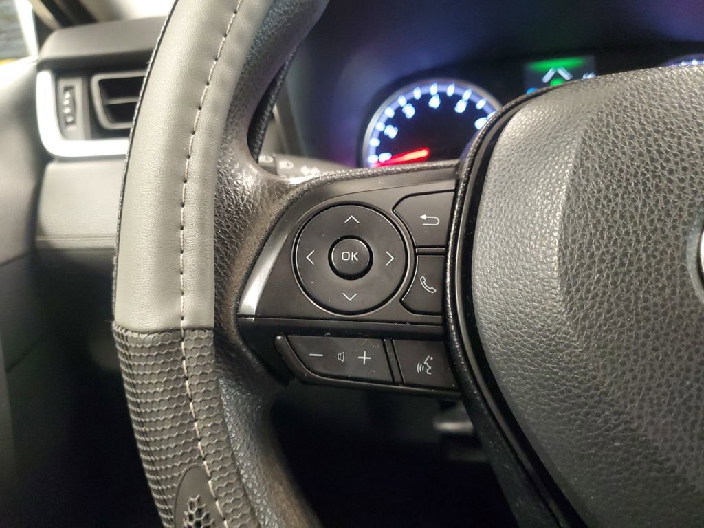 Used 2019 Toyota RAV4 LE image 20