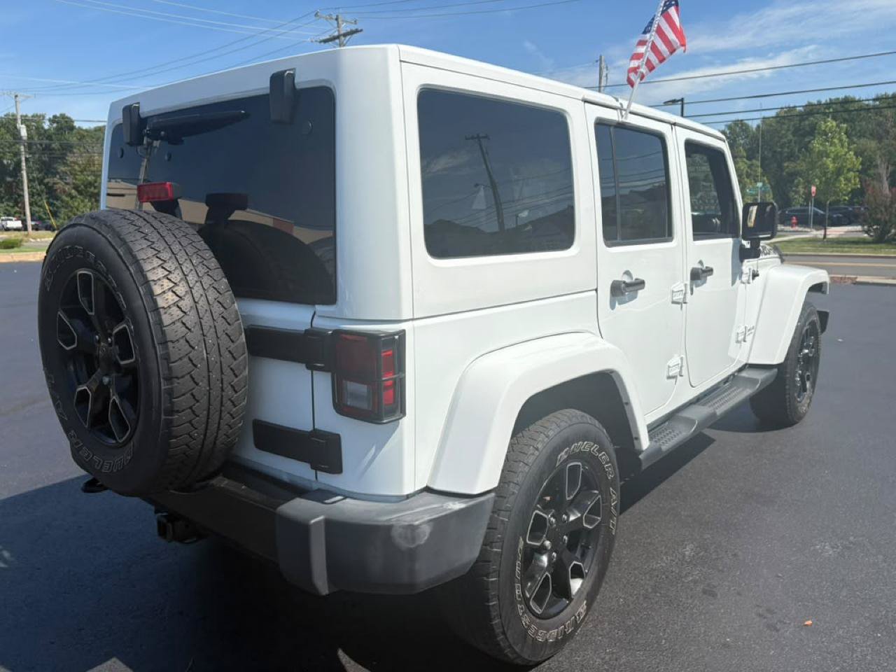 Used 2017 Jeep Wrangler Unlimited Sahara AWD/4WD image 5