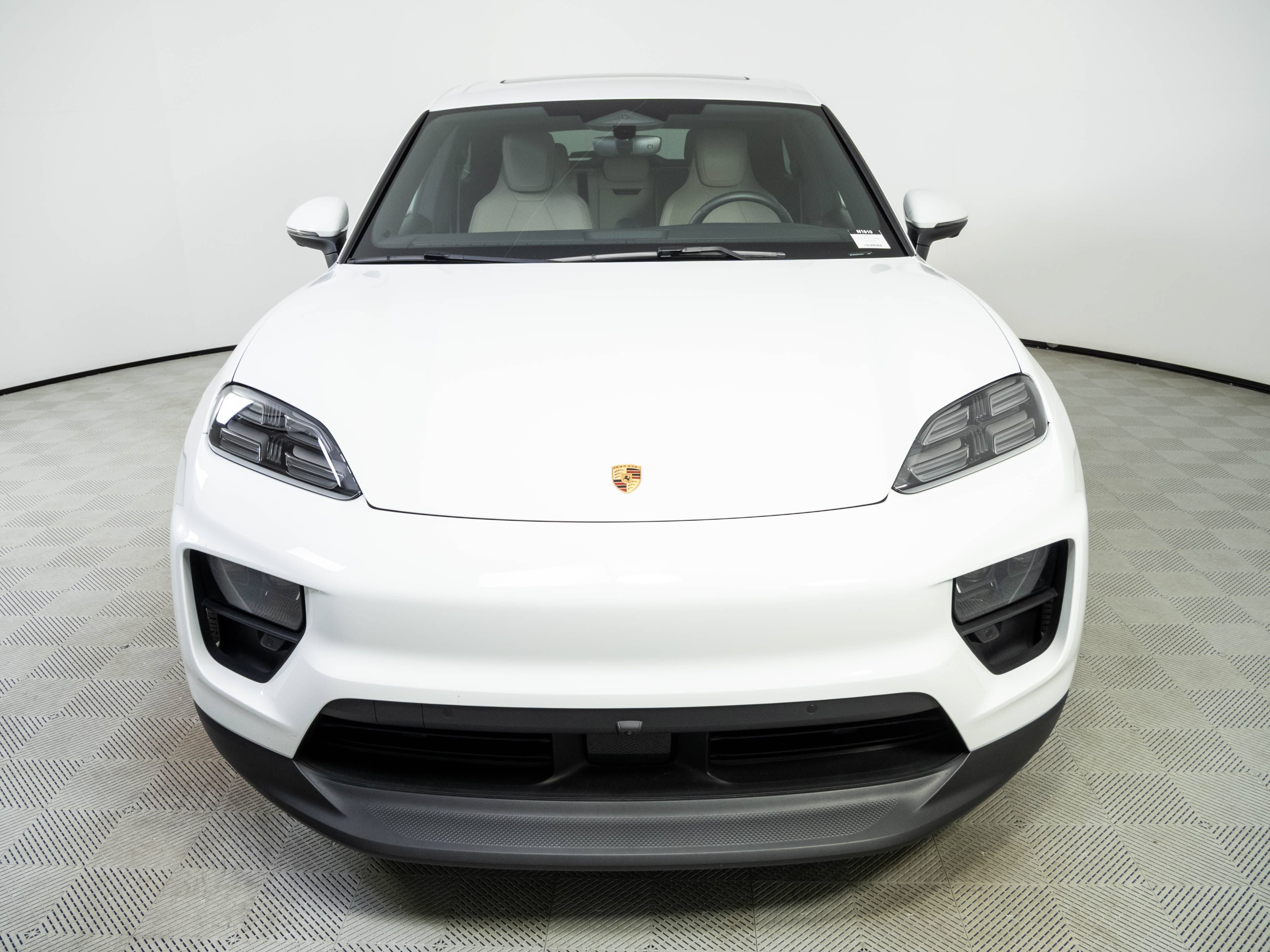 Used 2025 Porsche Macan Electric RWD image 36