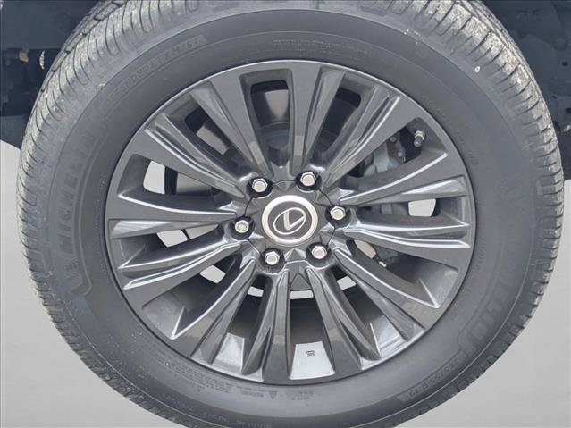 Used 2022 Lexus GX 460 Luxury w/ Sport Design Package AWD/4WD image 16