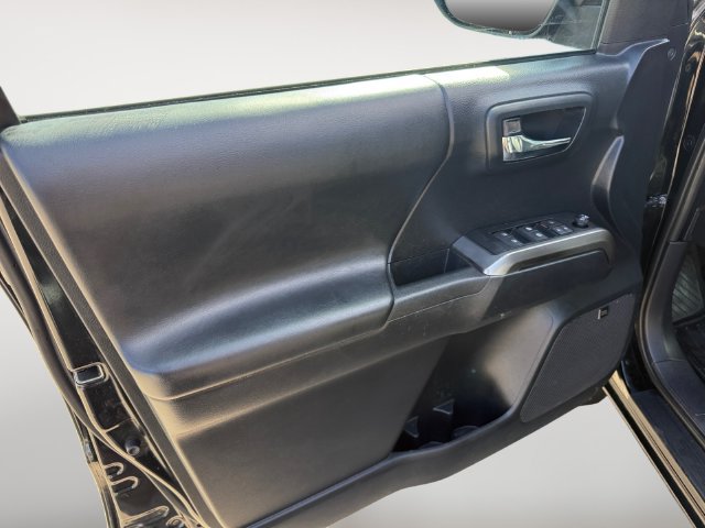 Used 2019 Toyota Tacoma Limited AWD/4WD image 10