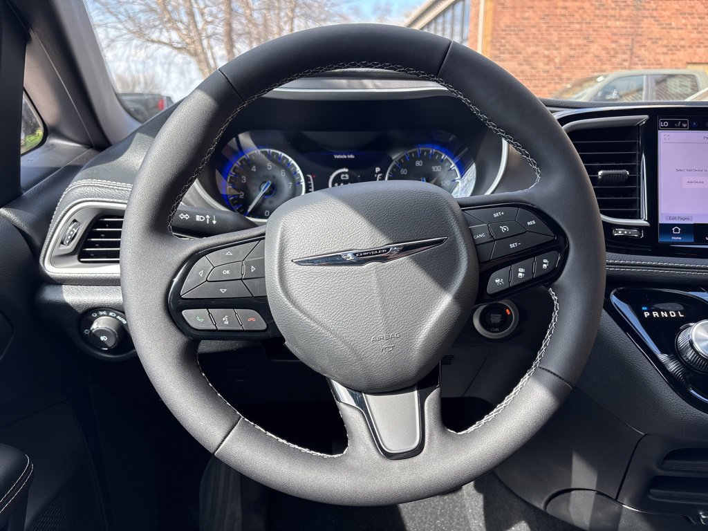 New 2026 Chrysler Pacifica Select w/ S Appearance Package FWD image 24