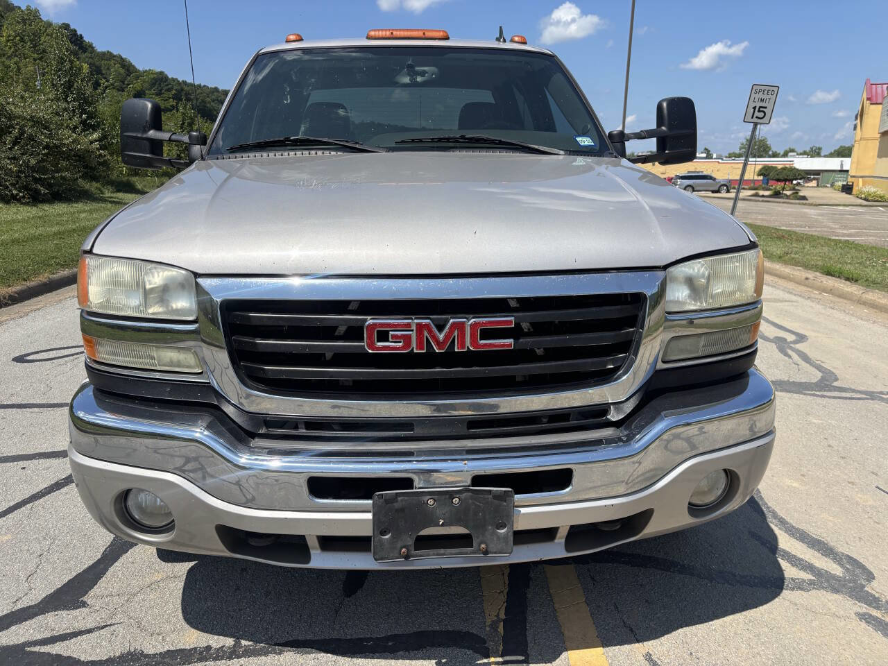 Used 2007 GMC Sierra 3500 SLT w/ Heavy-Duty Power Package image 2