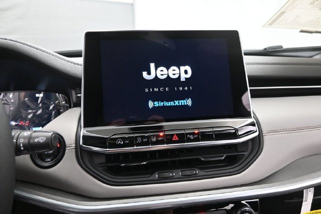 New 2026 Jeep Compass Limited w/ Sun, Sound & Navigation Group AWD/4WD image 32