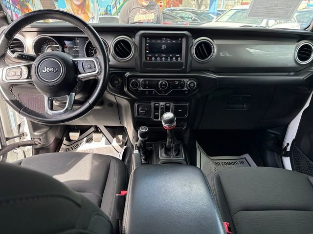 Used 2018 Jeep Wrangler Unlimited Sahara image 24