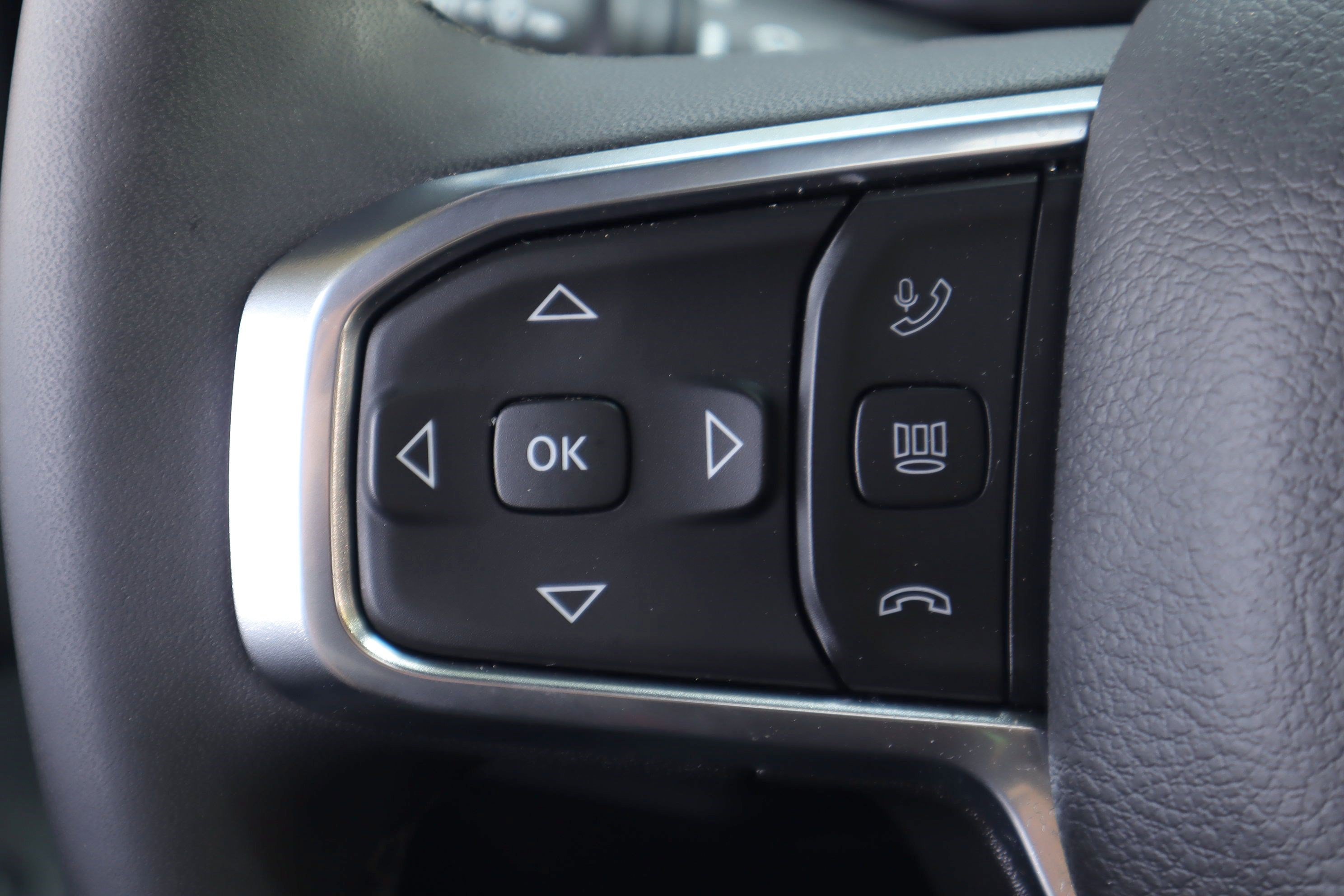 Used 2026 RAM 3500 Laramie AWD/4WD image 17