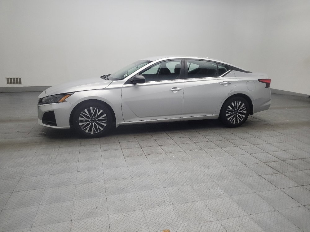Used 2024 Nissan Altima 2.5 SV FWD image 2