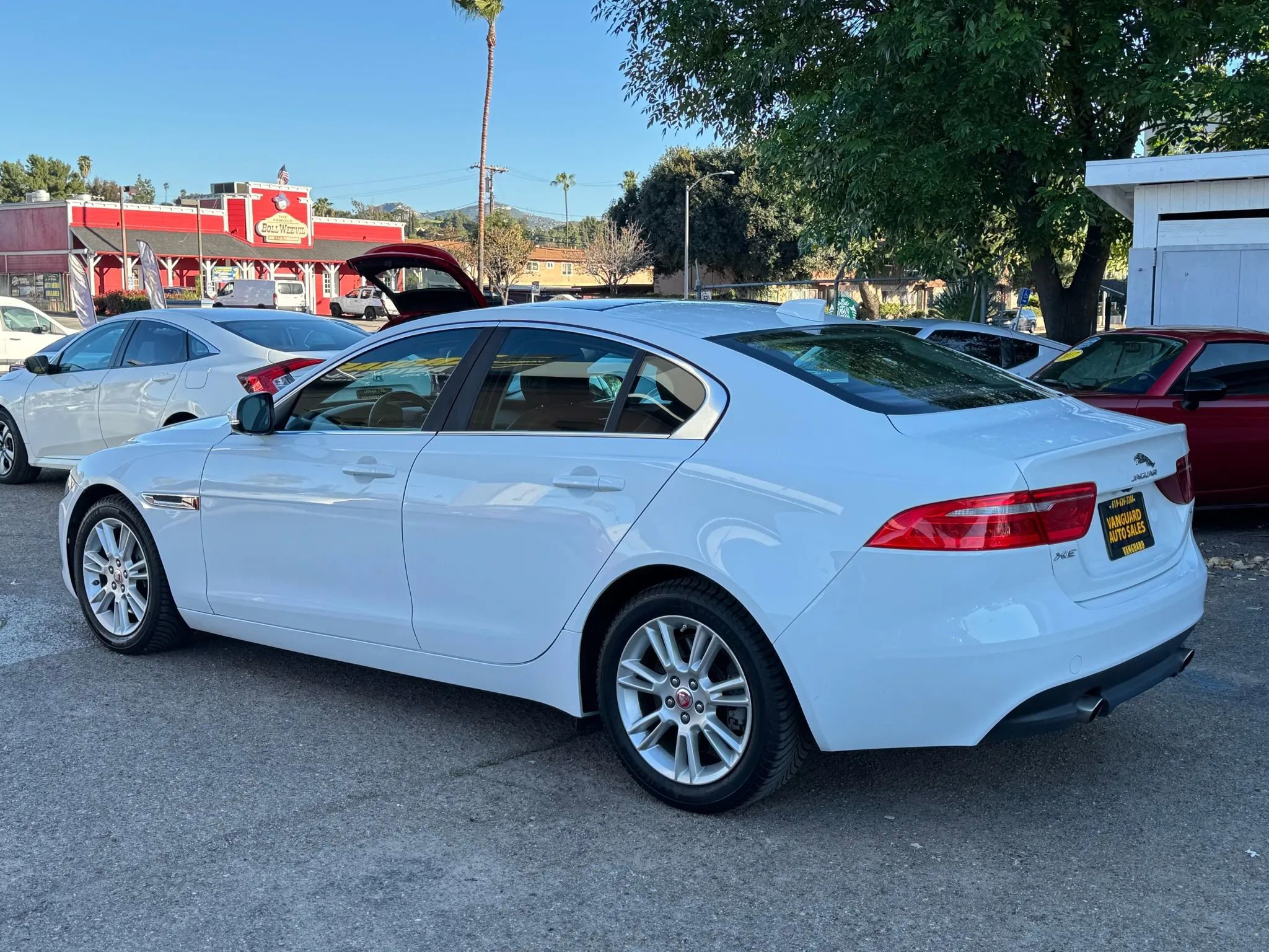 Used 2019 Jaguar XE Premium image 39