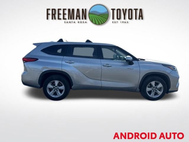 Used 2020 Toyota Highlander LE FWD image 4