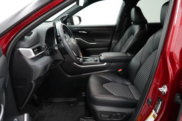 Used 2023 Toyota Highlander XSE image 12