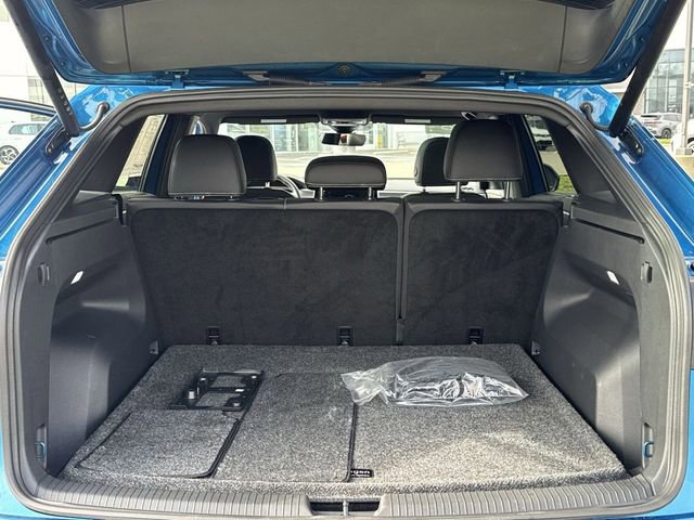 Used 2025 Volkswagen Atlas Cross Sport SE w/ Panoramic Sunroof Package image 14