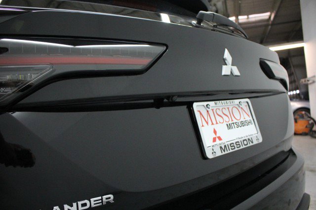 New 2026 Mitsubishi Outlander ES image 4