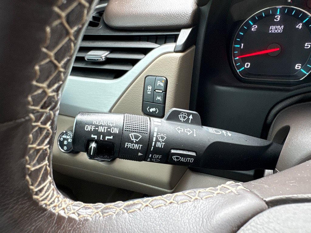 Used 2018 GMC Yukon SLT w/ Premium Edition AWD/4WD image 25