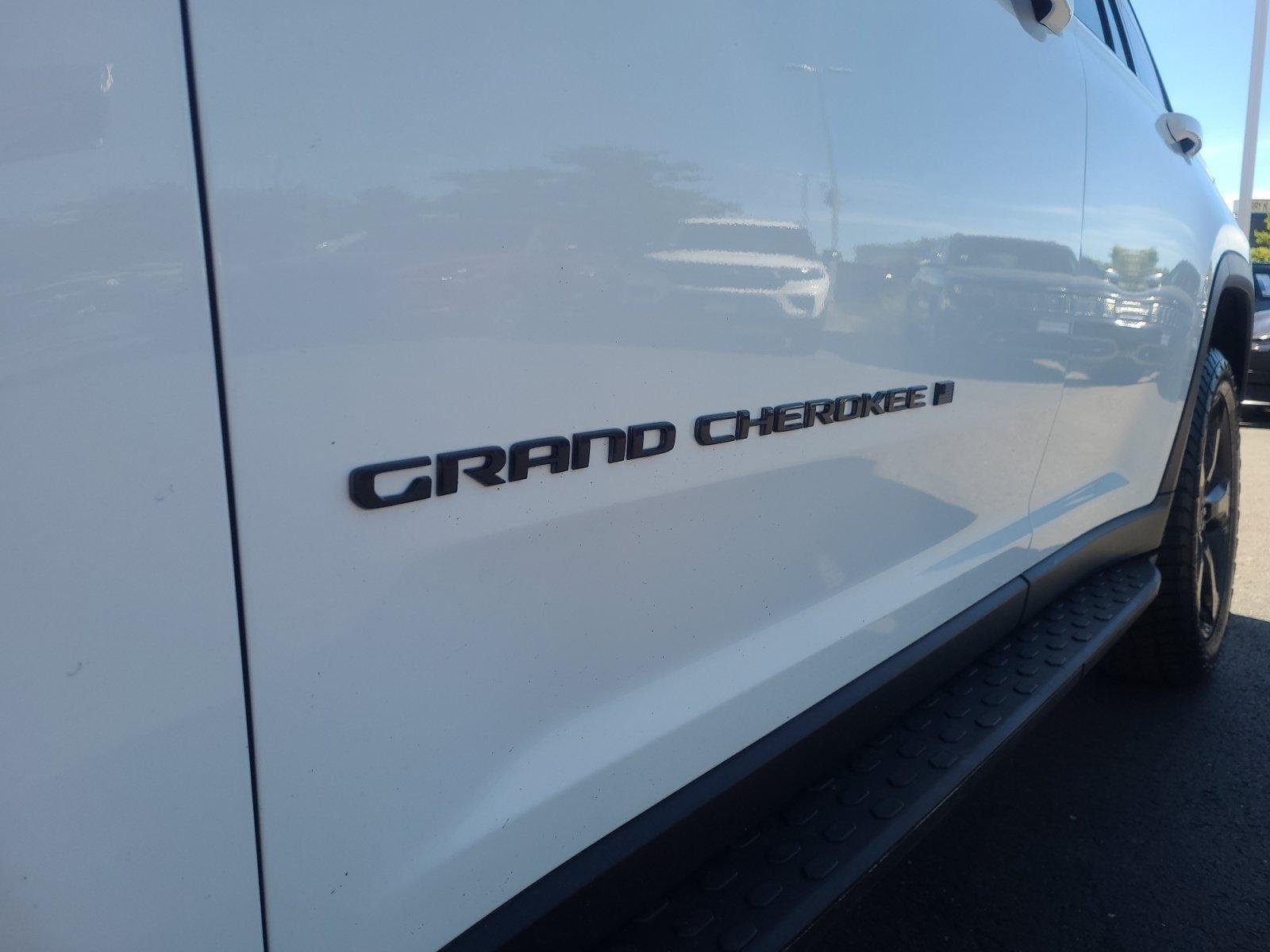 Used 2024 Jeep Grand Cherokee Limited w/ Luxury Tech Group II AWD/4WD image 24