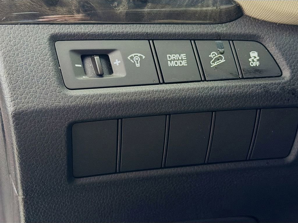 Used 2017 Hyundai Santa Fe Sport image 11