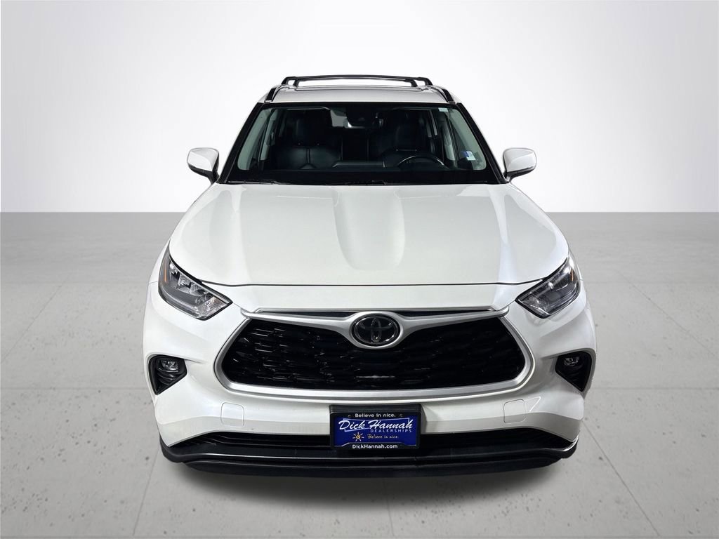 Used 2020 Toyota Highlander XLE image 3