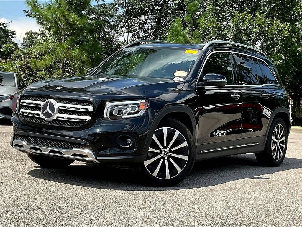 Used 2023 Mercedes-Benz GLB 250 4MATIC w/ Premium Package image 2