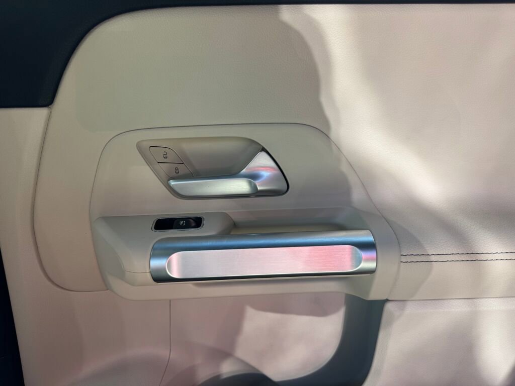 Certified 2022 Mercedes-Benz GLB 250 4MATIC image 20