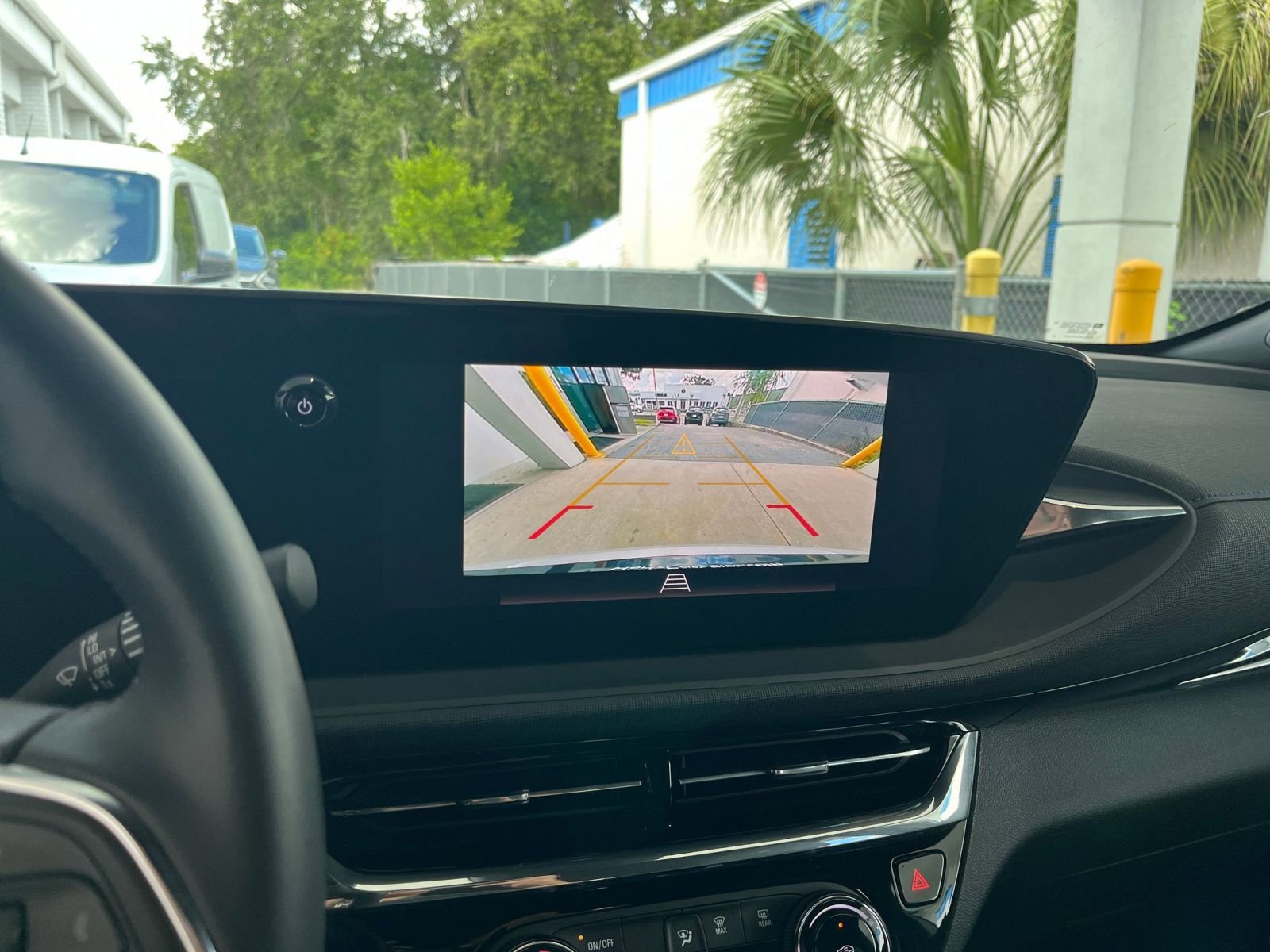 Used 2025 Buick Envista Sport Touring image 17