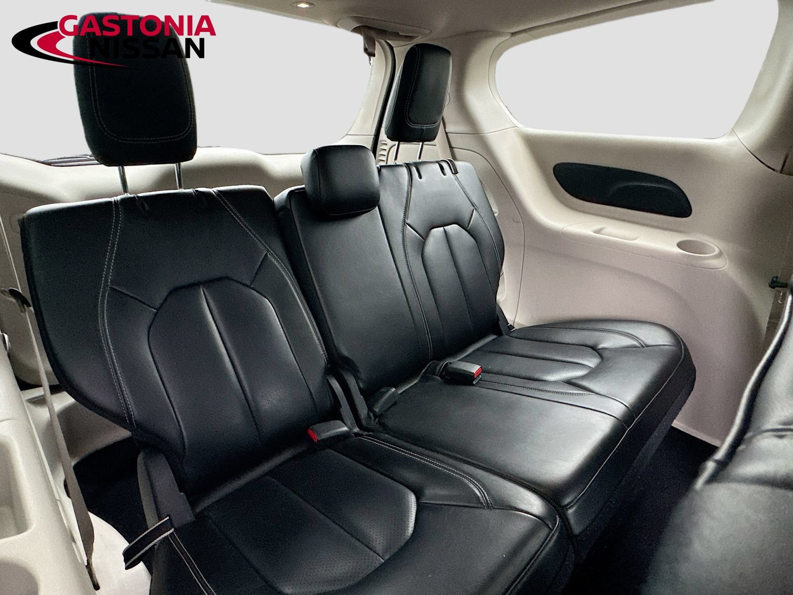 Used 2023 Chrysler Pacifica Touring-L FWD image 36