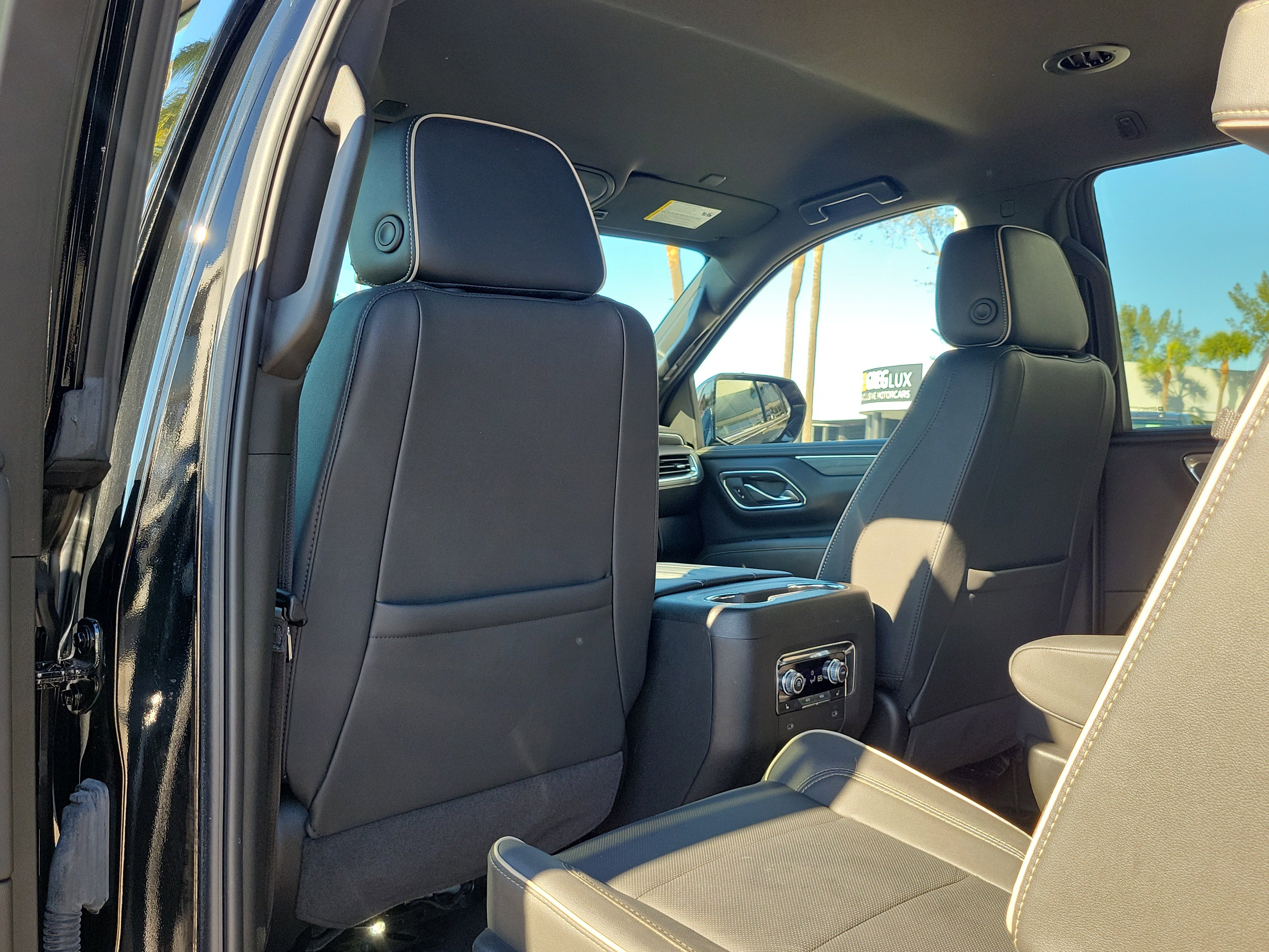 Used 2024 GMC Yukon SLT w/ SLT Luxury Package image 15