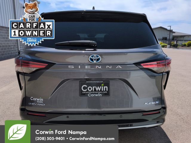 Used 2025 Toyota Sienna Platinum AWD/4WD image 4