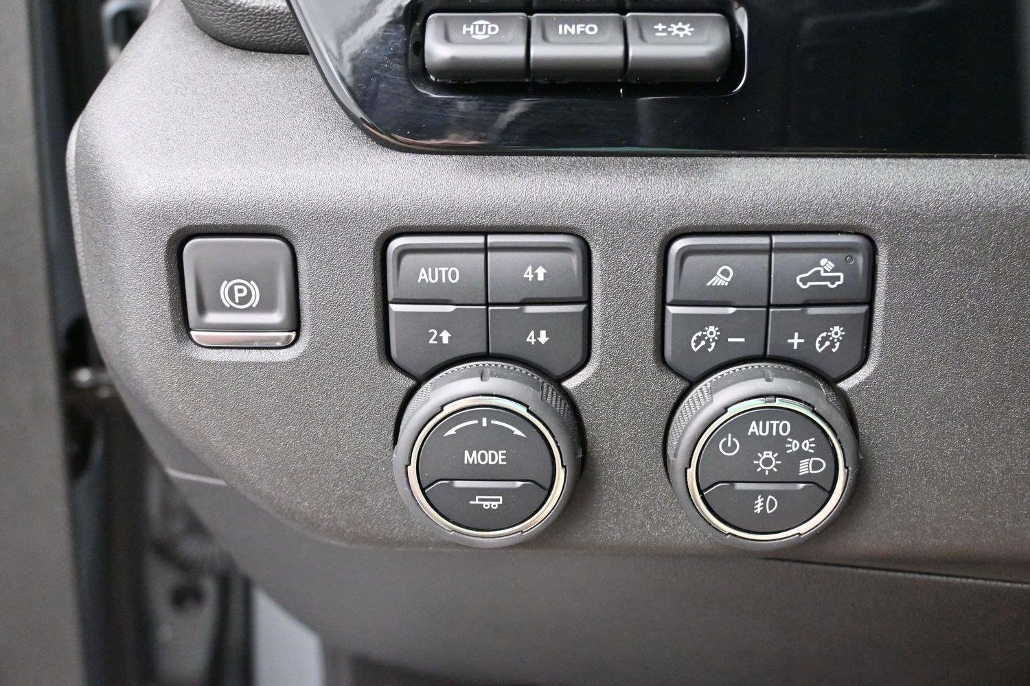Used 2025 Chevrolet Silverado 1500 High Country w/ Technology Package AWD/4WD image 19