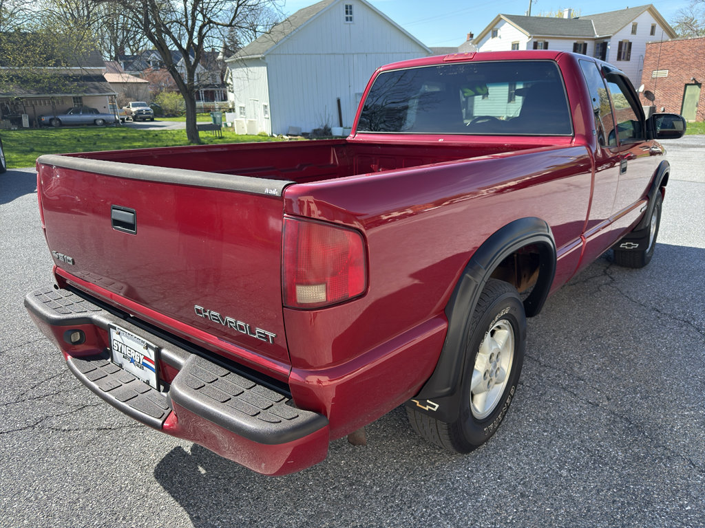 Used 2002 Chevrolet S10 Pickup LS w/ LS Preferred Equipment Group AWD/4WD image 5